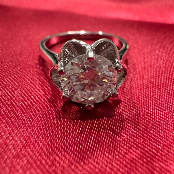 Women’s Moissanite 2.0 ct Color D Size 6 White Gold Plated Ring - Picture 1 of 6